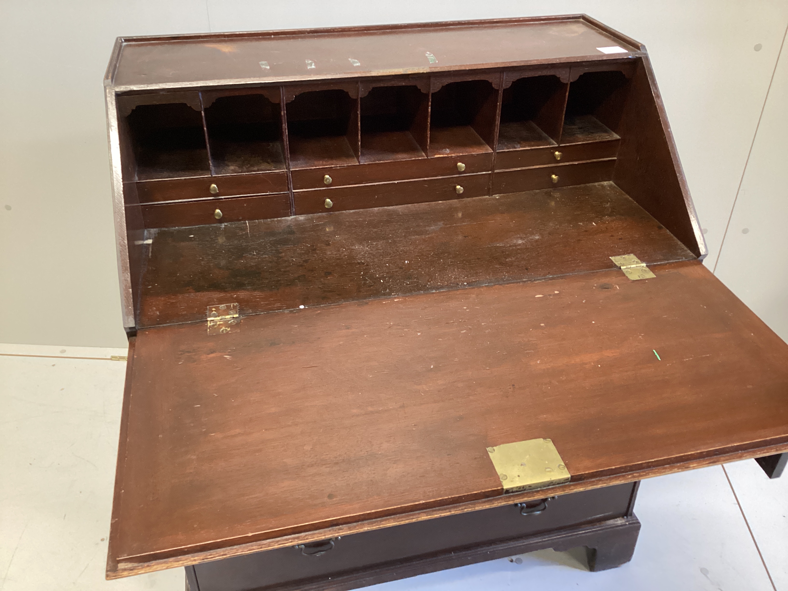 A George III style mahogany bureau, width 85cm, depth 52cm, height 98cm